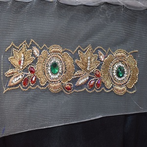 Dentelle brodée de qualité supérieure sur mesure où l'artisanat rencontre la couture. Idéale pour les stylistes de vêtements Créateurs de mariée Boutiques propriétaires - Product Image 1