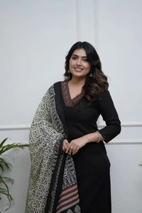 Chaud noir col en v brodé complet Kurti ensemble belle adulte spécial Dupatta prix de gros doux tissu de soie lisse pour les fêtes - Product Image 3