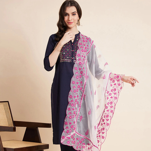 Conjunto de Kurta, Pantalón y Dupatta de Algodón Azul Marino Elegante y Estilizado con Bordado, Cuello en V, Largo hasta la Rodilla, Ideal para Verano, Superventas - Product Image 1
