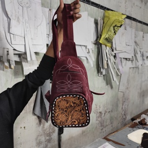 Nouvelle couverture de selle Style occidental sac à bandoulière Cactus usiné sac de poitrine Cowgirl sac de messager de mode à la mode au meilleur prix - Product Image 2