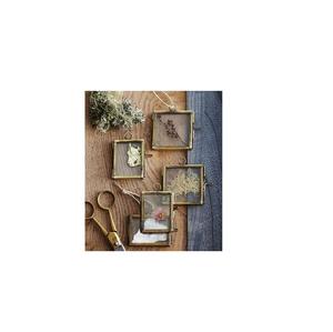 กรอบรูปกระจกทองเหลืองโบราณที่ไม่มีกาลเวลาพร้อมลวดลายที่ซับซ้อนเพื่อการแสดงภาพที่หรูหรา - Product Image 1