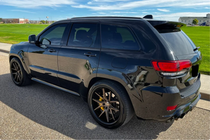 LISTO PARA CONDUCIR - USADO, VOLANTE A LA IZQUIERDA |   CONDUCCIÓN DERECHA |   Jeep Grand Cherokee Trackhawk 2020 con 29,000 millas - Product Image 3