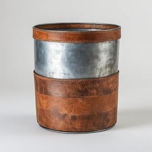 Elegante maceta de cuero galvanizado en acabado de pátina rústica Trabajo artesanal hecho a mano Diseñado para interiores elegantes y decorativos - Product Image 5