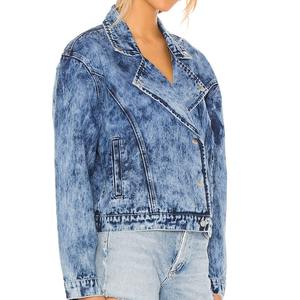 Veste en jean respirante avec logo personnalisé pour femmes Veste en jean courte à col zippé avec poches cargo sur le devant Veste en jean - Product Image 2