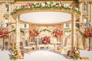 Interior de la boda hindú Triple Polo Mandap Boda tradicional Triple Polo Pilar Mandap Configuración Tri-Pillar Square Wedding Mandap - Product Image 5