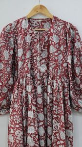 Vestido Midi Informal de Verano con Estampado Floral y Cuello Profundo, Minivestido Holgado de Silueta, Cintura Natural, Bloque Floral - Product Image 3