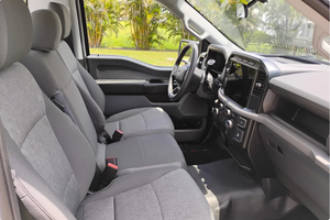 LISTO PARA CONDUCIR - USADO, VOLANTE A LA IZQUIERDA |   Ford F-150 XL FP700 Edición Bronzada 2024 con Motor Supercharged de 1700 millas de autonomía - Product Image 4