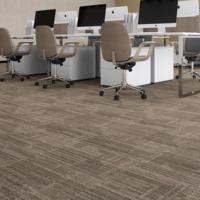 Dalles de moquette en PP de qualité professionnelle 50x50, dalles de moquette modulaires commerciales en polypropylène à boucles, revêtement de sol pour bureaux et hôtels