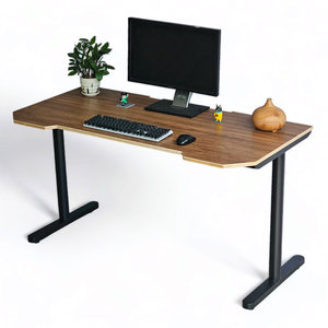 Escritorio Gamer Moderno TIO GD68077 de 140x70cm, Altura Ajustable, Madera Contrachapada con Patas de Hierro, Requiere Ensamblaje - Product Image 1