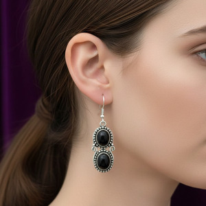 Pendientes colgantes ovalados dobles chapados en oro de plata de ley 925 con ónix negro |   Pendientes Hechos a Mano para Mujer |   Joyería al por Mayor - Product Image 4