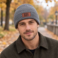 Bonnet en tricot côtelé unisexe avec logo personnalisé en cuir, 100 % acrylique, chaud pour l'hiver, avec revers, pour l'extérieur, vente en gros