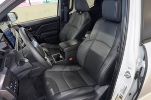 TOYOTA TACOMA TRD OFF-ROAD DOUBLE CAB 4X4 6-VITESSES MANUELLE TURBO 4 CYLINDRES 2024 EXTRÊMEMENT PROPRE, PRÊT À LIVRER - Product Image 6