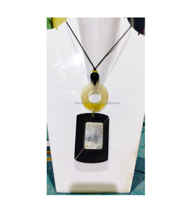 Collier pendentif en corne en résine unisexe fait à la main à la mode corne de buffle classique jaune naturel avec chaîne en corde bijoux véritables - Product Image 5