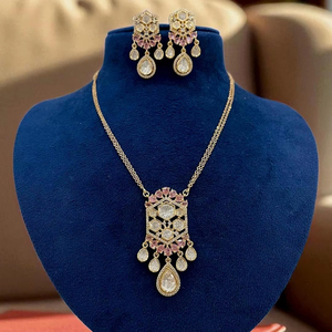 Conjunto de joyería de imitación de latón con acabado antiguo, collar y pendientes de piedra blanca y rosa, estilo moderno para fiesta - Product Image 1