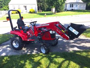 Tractor de Ruedas Massey Ferguson 2WD de 50 HP, Compacto, Mini, para Uso Agrícola, Alta Productividad - Product Image 2