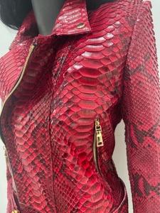 Màu Đỏ Chính Hãng <span class=keywords><strong>Python</strong></span> Nổi Da Biker Áo Khoác Cho Phụ Nữ Ánh Sáng Mùa Đông Mới Rắn In Xe Máy Áo Khoác Với Xuống Chất Liệu - Product Image 3