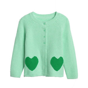 Pull cardigan en coton/laine tricoté pour femmes, broderie de cœur, bouton pour les tenues de sororité et de fraternité, logo frontal, styles de campus scolaire - Product Image 4