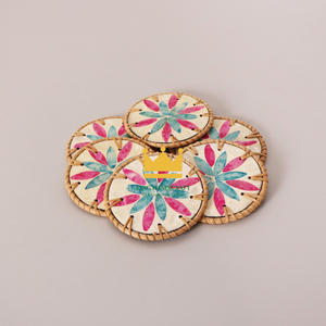 Dessous de verre ronds en rotin fabriqués à la main avec carreaux incrustés colorés Tapis de boisson écologiques vietnamiens pour la cuisine et le restaurant - Product Image 2