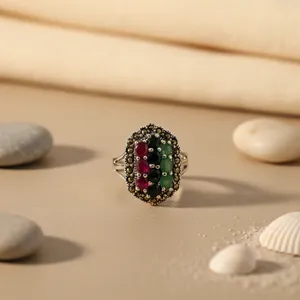 Bague de cocktail vintage pour femme en argent 925, sertie de rubis, émeraudes et onyx, design géométrique, pour tous les jours et toutes occasions - Product Image 1