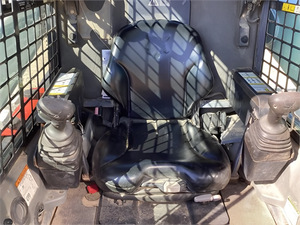 Cargadora Compacta Multifuncional Bobcat T870 2013 de Fábrica a la Venta con Entrega Rápida a Todo el Mundo - Product Image 6