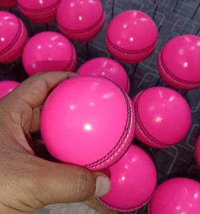 100% cuero de vaca de alta calidad al por mayor de cuero personalizado pelota de Cricket Color Rosa entrenamiento deportivo uso pelotas duras - Product Image 5