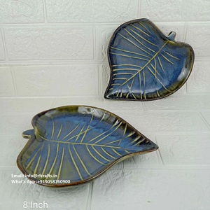 Venta al por mayor de platos de cerámica en forma de corazón elegante vajilla para Hotel, hogar, eventos, Catering, aceptar diseños personalizados - Product Image 1