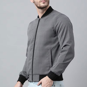 Blouson d'aviateur pour hommes de couleur personnalisée pour l'extérieur blouson d'aviateur en tissu bon marché léger et confortable design entretenu OEM ODM avec OEM - Product Image 2