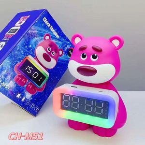 Altoparlante Bluetooth carino orso con LED RGB, Design orologio, USB-C per cellulare universale e dispositivo Bluetooth - Product Image 2