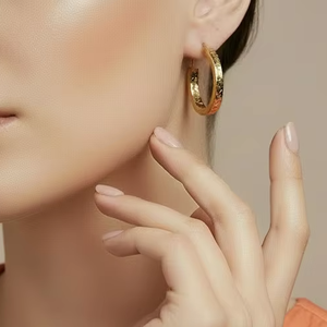 Pendientes de Oro de 14K con Diamantes Naturales Engastados para Mujer - Product Image 5