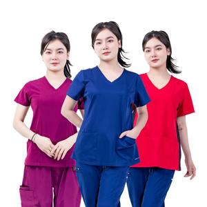 Uniformes Médicos de Poliéster Premium Signature Luxe, Diseño Personalizado, Transpirables, Ligeros, Unisex, para Enfermeras y Doctores - Product Image 1