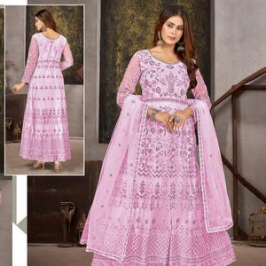 Robe longue pour femme en toile et tissu lourd, ornée de broderies en forme de diamant et de filet papillon, vente en gros - Product Image 1