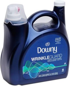 Adoucissant liquide Downy WrinkleGuard anti-plis et antistatique pour le linge - Product Image 1