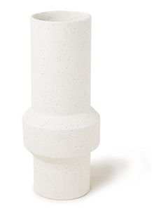 Florero escultórico de metal con un diseño único con curvas de ángulos llamativos que hacen una declaración en cualquier estilo de decoración del hogar - Product Image 4