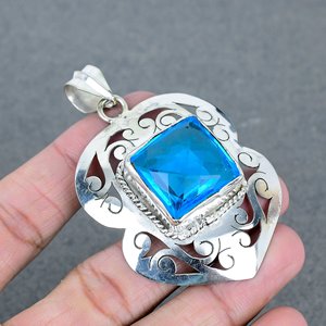 Colgante de Topacio azul plateado Colgante de latón hecho a mano Cojín de corte Colgantes de Latón chapado en plata al mejor precio - Product Image 1