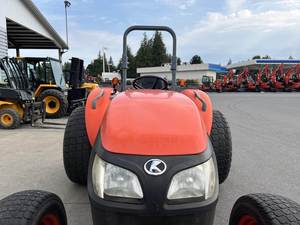Tractor Kubota M6060HD 2015: Potencia y Eficiencia de Gama Media para Agricultura Versátil, Tractor Utilitario Confiable para la Agricultura Diaria - Product Image 6