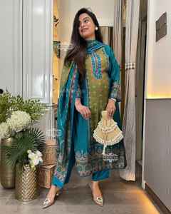 Kit de qualité supérieure costumes en soie Kat pour femmes robe de fête ethnique indienne avec broderie et Dupatta disponible au meilleur prix - Product Image 4