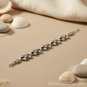 Bracelet en cristal étincelant pour les femmes, à porter lors de soirées - Product Image 3