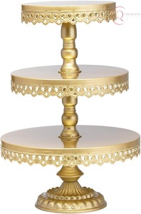 Support à gâteau en métal tendance avec des courbes élégantes, rehausse le style des pâtisseries et des desserts à la maison - Product Image 2