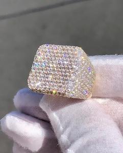 Bague de déclaration pour homme en moissanite sertie de pierres, surface entièrement pavée, bijoux fins en argent de luxe audacieux - Product Image 2