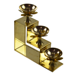 Nouvel arrivage de croix gammée design fait à la main en laiton Diyas pour la décoration intérieure décoration festive Diwali cadeau de retour de mariage - Product Image 4