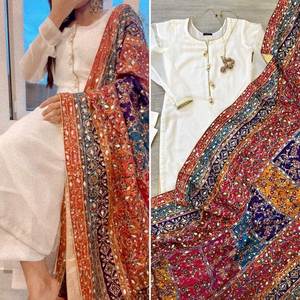 Ensemble de vêtements de fête élégants avec Dupatta fantaisie, idéal pour les fonctions traditionnelles et les rassemblements festifs - Product Image 2