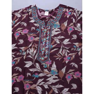 Camisones de Tela Suave Estilo Alpino con Bolsillo Lateral y Bordado en el Escote, Camisón Estampado - Product Image 4