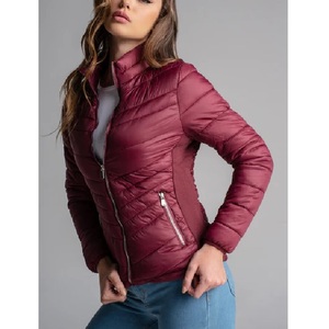 Veste matelassée légère tricotée imperméable pour femmes avec broderie automne hiver col de chapeau coupe ajustée fournisseur chaud de BD - Product Image 1