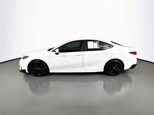 Usado cuidadosamente 2025 Toyota Camry SE 4dr Sedan (2.5L 4cyl gas/eléctrico híbrido CVT) - Product Image 6