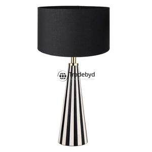 Lampe de table décorative moderne en os incrusté, fabriquée à la main, avec LED, écologique, avec base E26 et alimentation CA pour intérieurs Tradebyd - Product Image 1