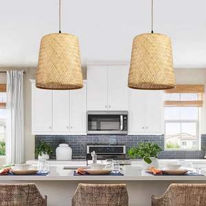 Plafonnier en bambou adapté aux espaces commerciaux et hôteliers, avec une structure tissée durable et une émission de lumière chaude - Product Image 2