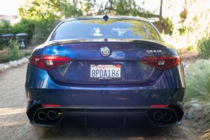 Alfa Romeo Giulia Quadrifoglio 2017 Usado, Sin Reserva, Motor V6 Twin-Turbo de 505 hp, Color Azul Metálico Montecarlo, Propiedad de California - Product Image 6