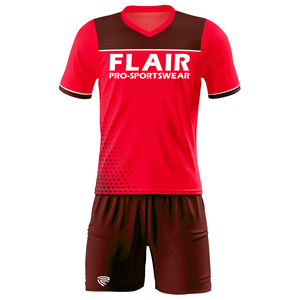 Kits de football rétro conçus sur mesure Uniformes de maillot de football pour enfants de haute qualité pour hommes - Product Image 1