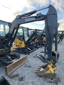 Mini-excavatrice John Deere 26G neuve, équipement puissant sur chenilles pour travaux agricoles, aménagement paysager, creusement de fossés et travaux de construction. - Product Image 2