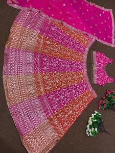Vêtements de mariée de qualité supérieure Heavy Fuax Georgette Brodé Séquence Travail 2 Couleurs Lehenga Choli avec Dupatta pour Festive Wear - Product Image 4
